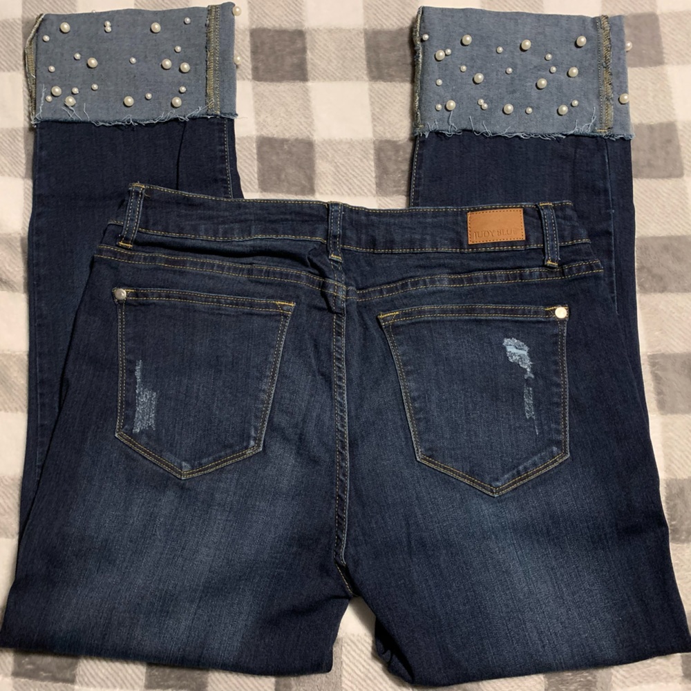 NWOT Judy Blue cropped pearl detail 13/31 jeans